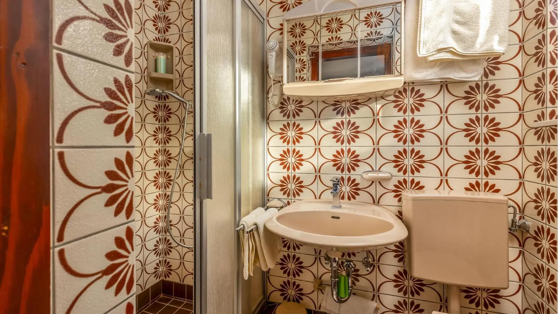 Gorgeous Apartment In Palit With House Sea View