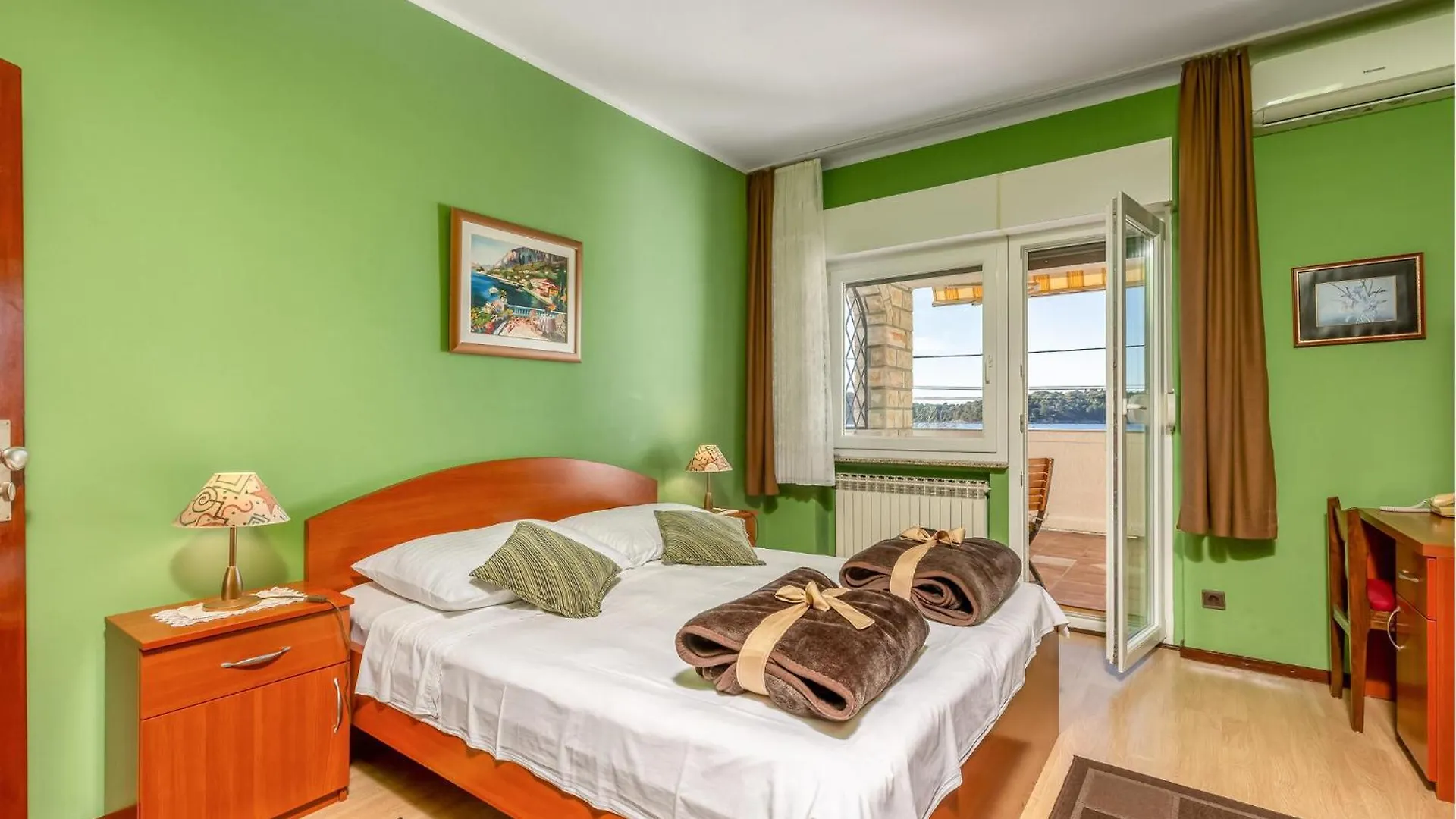 Gorgeous Apartment In Palit With House Sea View